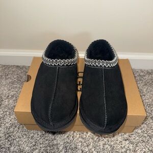 UGG Black Tasman